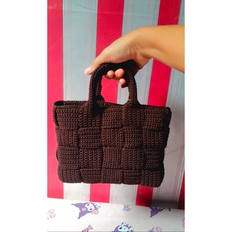 tas rajut motif anyam