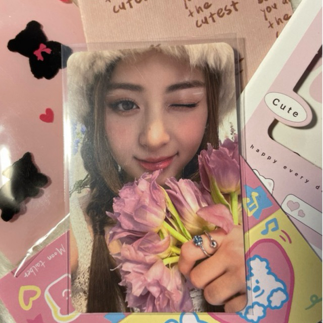 yunjin tulip’s official photocard [baca deskripsi]