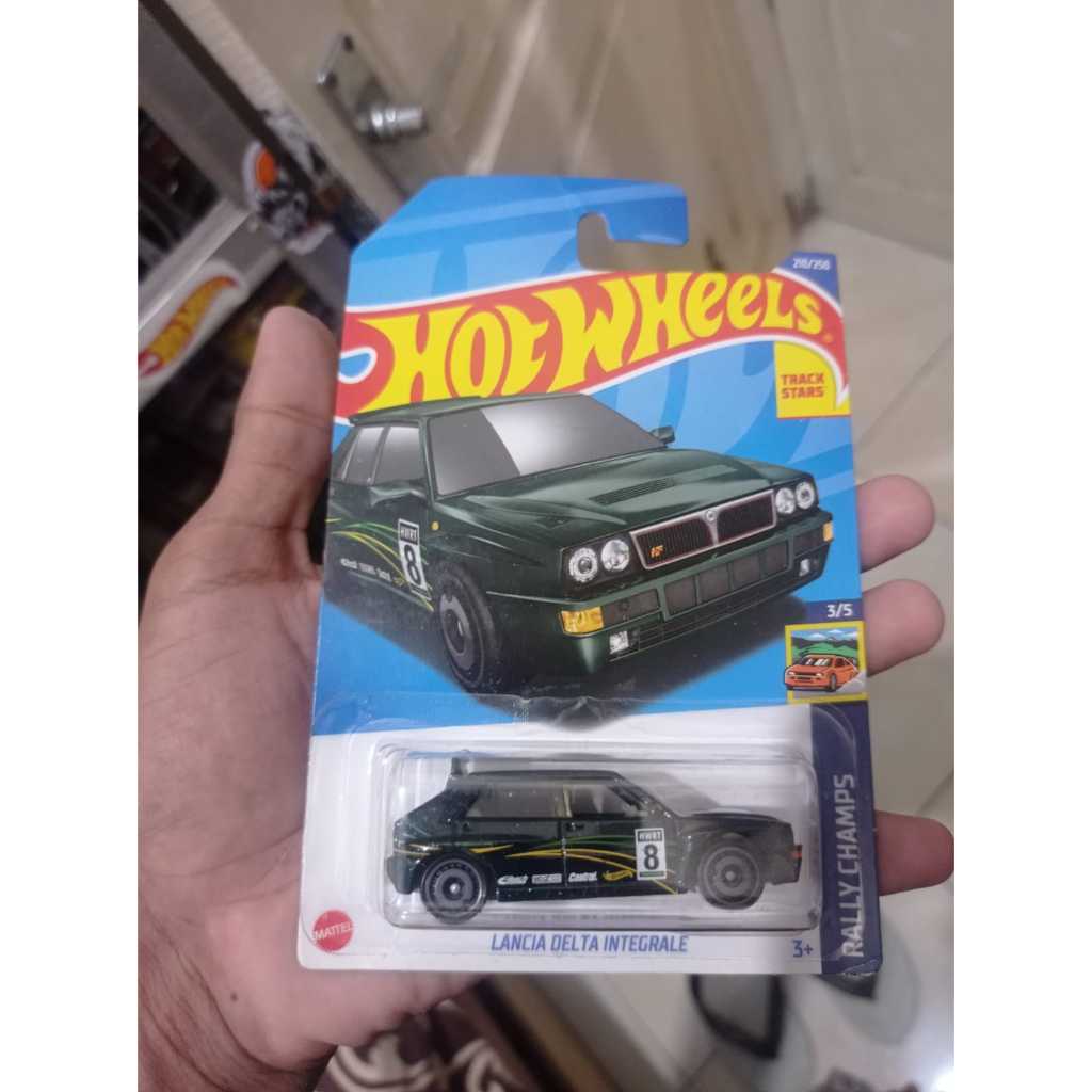 Hotwheels rally lancia delta integrale hijau