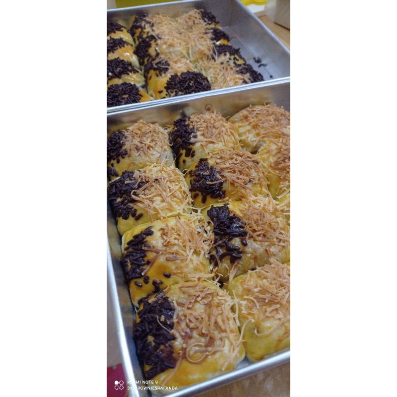 

Bolen pisang 1 box isi 10 pcs