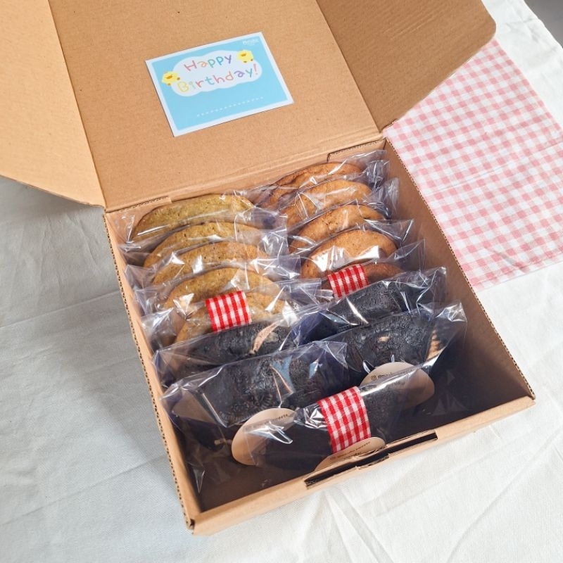 

MIRUKU SOFT COOKIES HAMPERS BOX