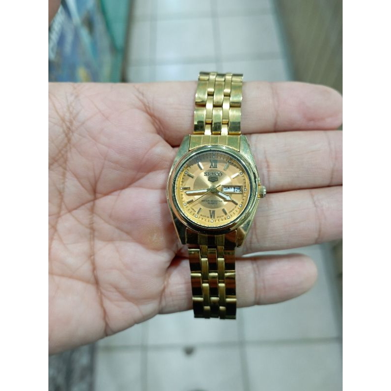 jam tangan wanita quartz seiko 5 gold klasik