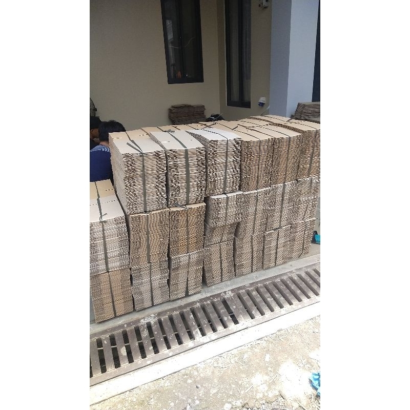 

Kardus Packing PO 10 x 10 x 3