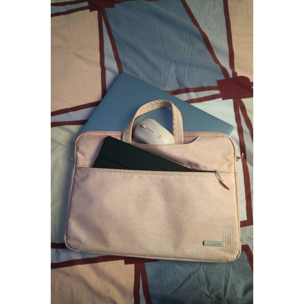 PRELOVED Tas Case Laptop Pink Wanita (Milik Pribadi)