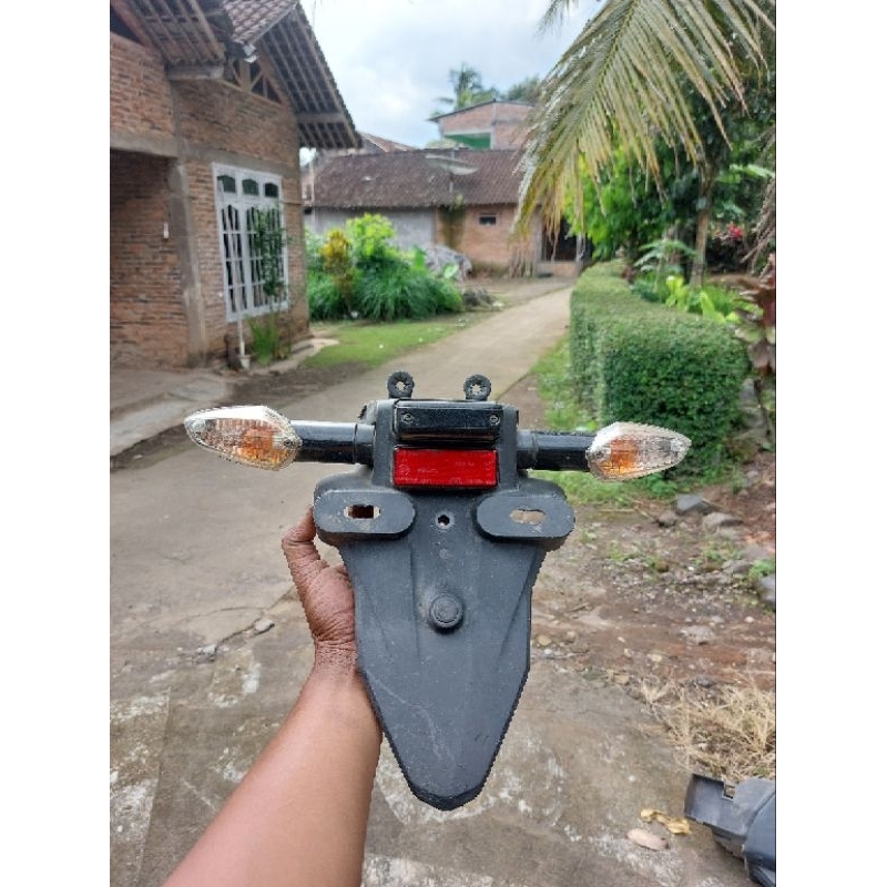 Slebor Spakbor Belakang CBR 150 K45 CBR 150 CBU CBR 250 CBU Fi Original