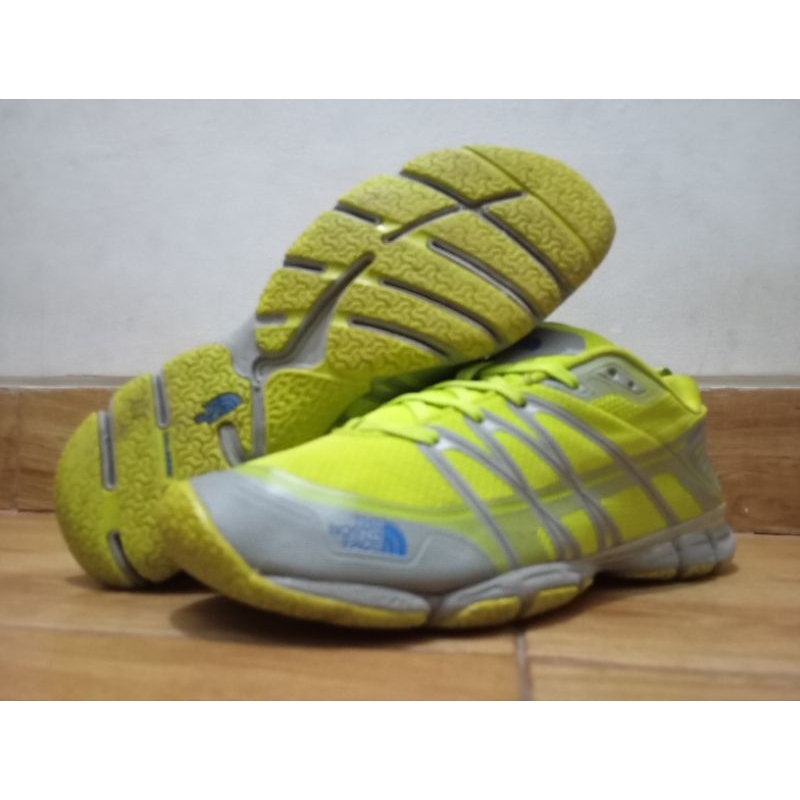 sepatu traill running TNF litewave ampere