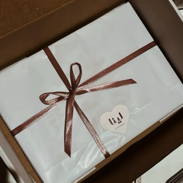 

Leena Gift Box — Free Costum/Penerima/Acara/ultah/wisuda/nikah - Hadiah Spesial yang Personal