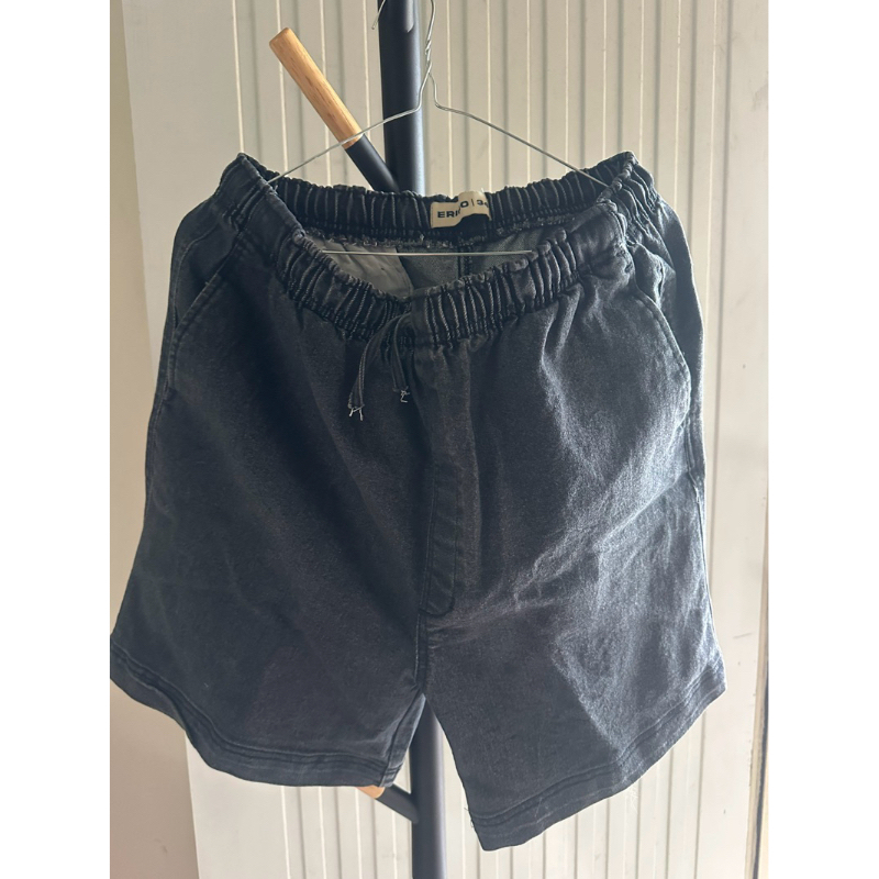 PRELOVED CELANA PENDEK MERK ERIGO ORI SIZE 34 LD 96CM PANJANG 42CM GOOD CONDITION