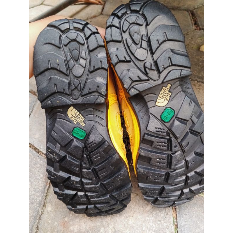 sepatu outdoor TNF