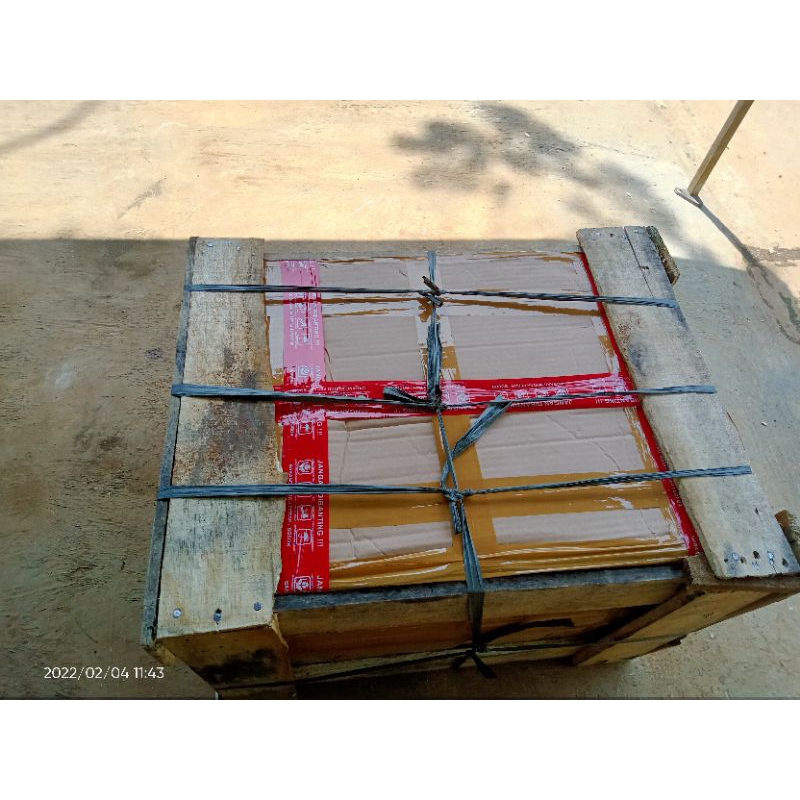 

peti kayu untuk 80 pcs botol