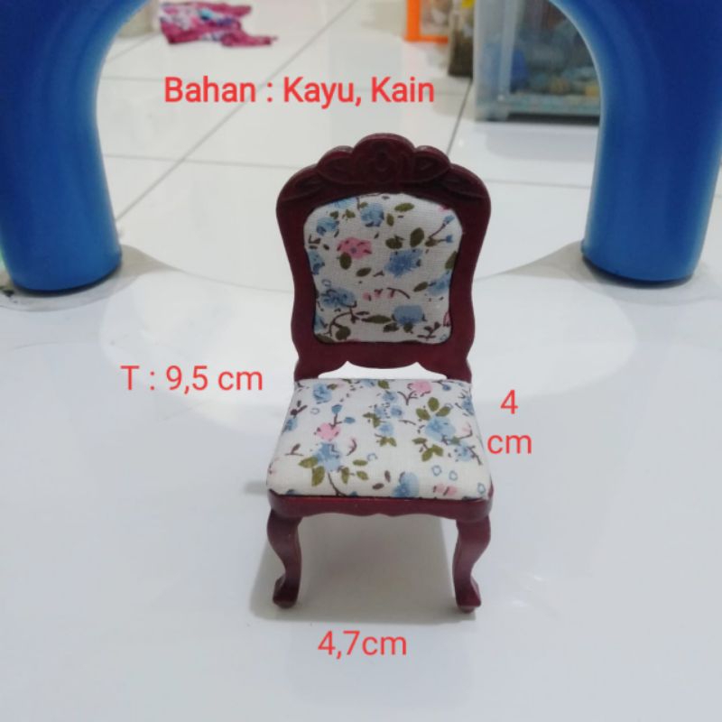 Miniatur Kursi Kayu Alas Duduk Kain Motif Rumah Boneka