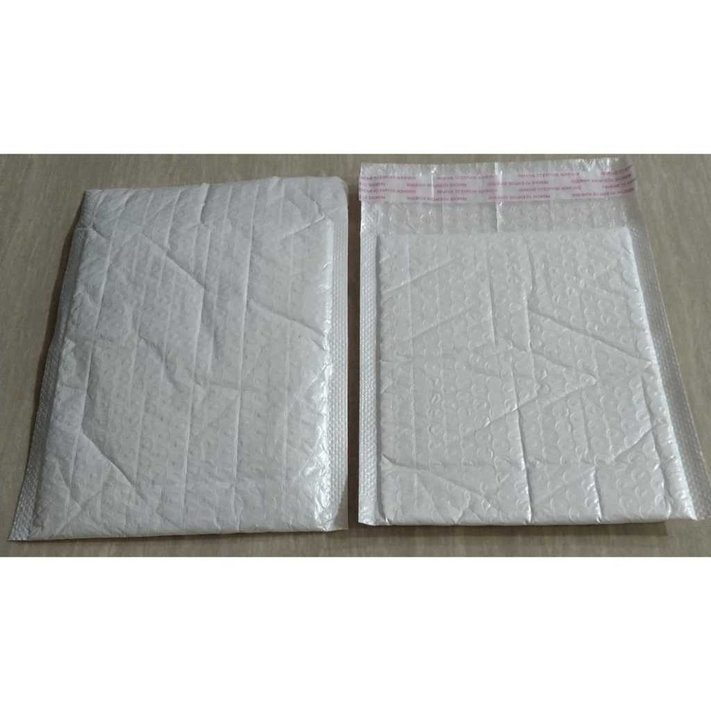 

Bubble Mailer/ Amplop Bubble Ukuran 16x22 Warna Putih Jual PerPcs