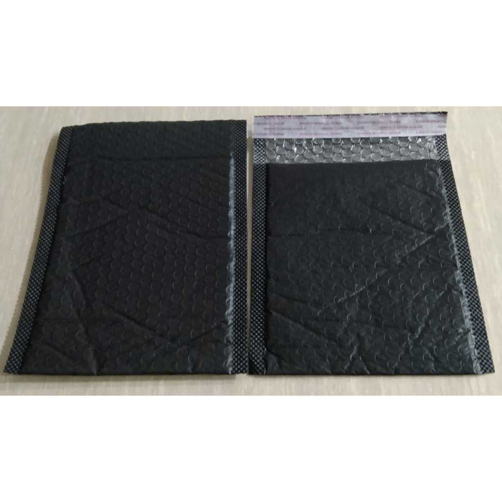 

Bubble Mailer/ Amplop Bubble Ukuran 16x22 Warna Hitam Jual PerPcs