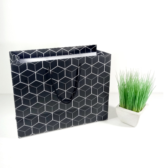 

Duspak Paperbag dan packging Hampres, Kantong Souvenir Motif Jala Uk. 32,5 x 25 x 14 cm