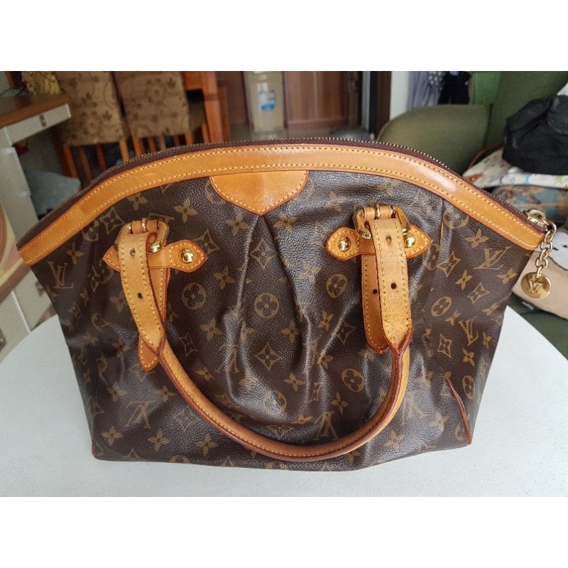 Jual murah. Preloved Louis Vuitton Tivoli GM authentic. Kondisi mulus.