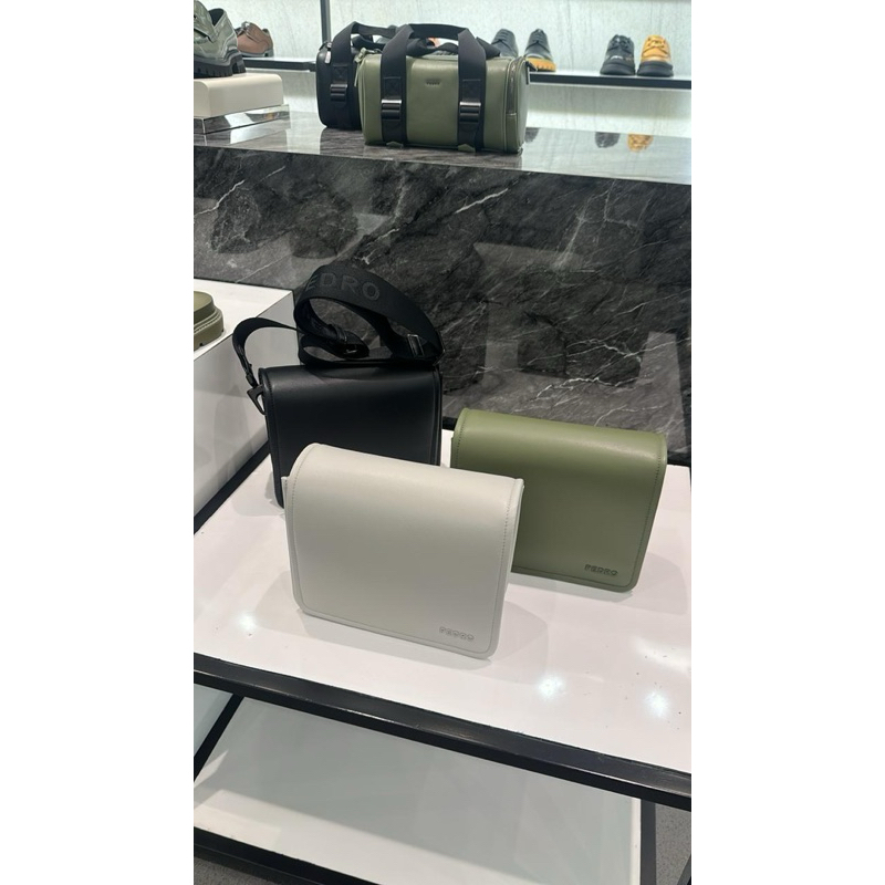 Tas pria slempang Pedro original