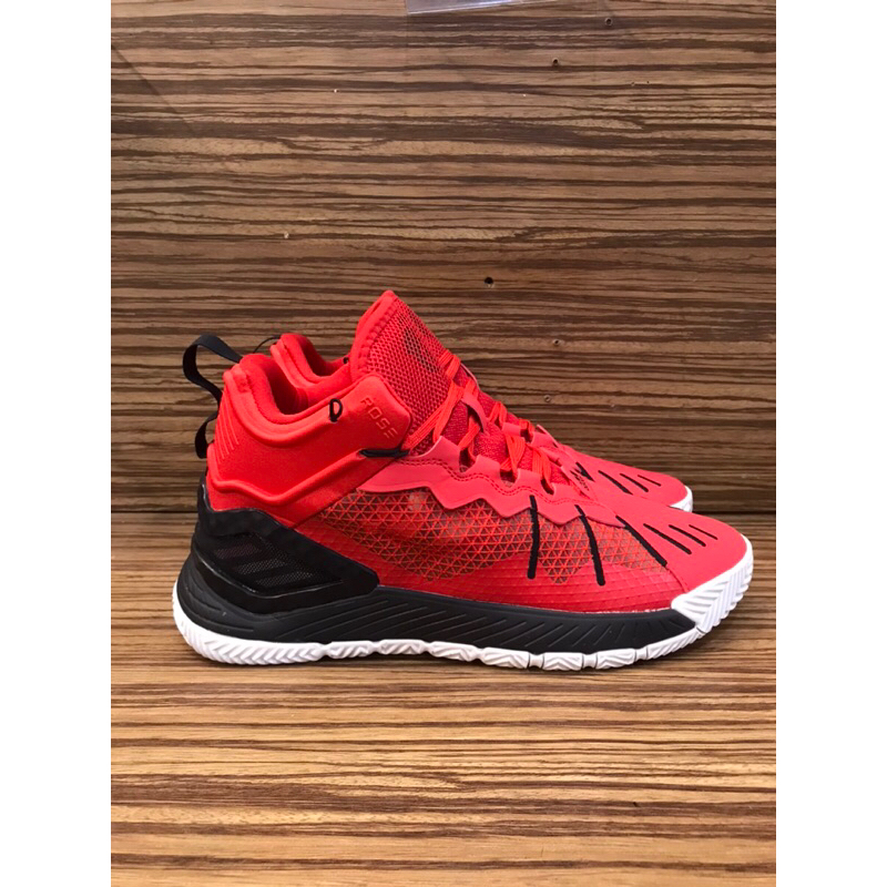 Sepatu adidas D’Rose