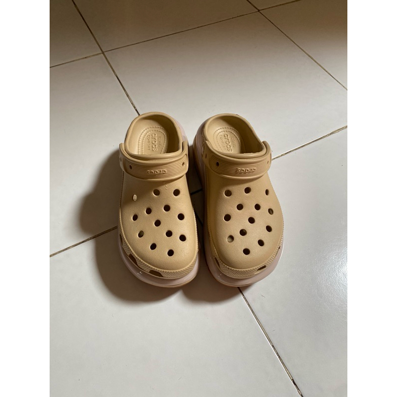 Preloved CROCS Classic Mega Crush Clog Sandal wanita / Crocs wanita