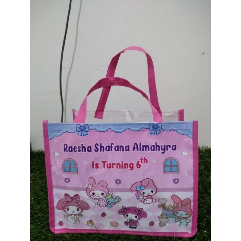 

Tas Souvenir Ultah, Tas Mika Ultah ukuran 23x15x25