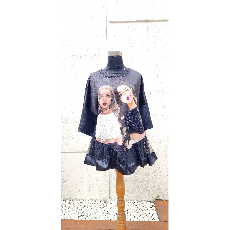 Preloved Blouse girly dengan tambahan rempel di bagian bawah