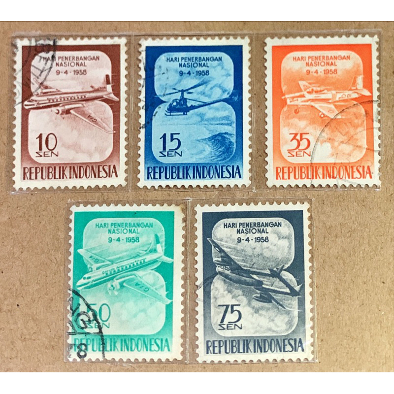 

(BA) PRANGKO INDONESIA 1958 HARI PENERBANGAN NASIONAL 5V COMPLIT SET USED .