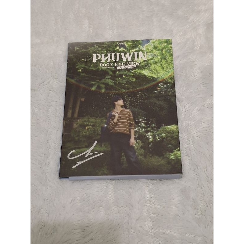 

wts sign box postcard set dog eyes phuwin by tay tawan (box and postcard)