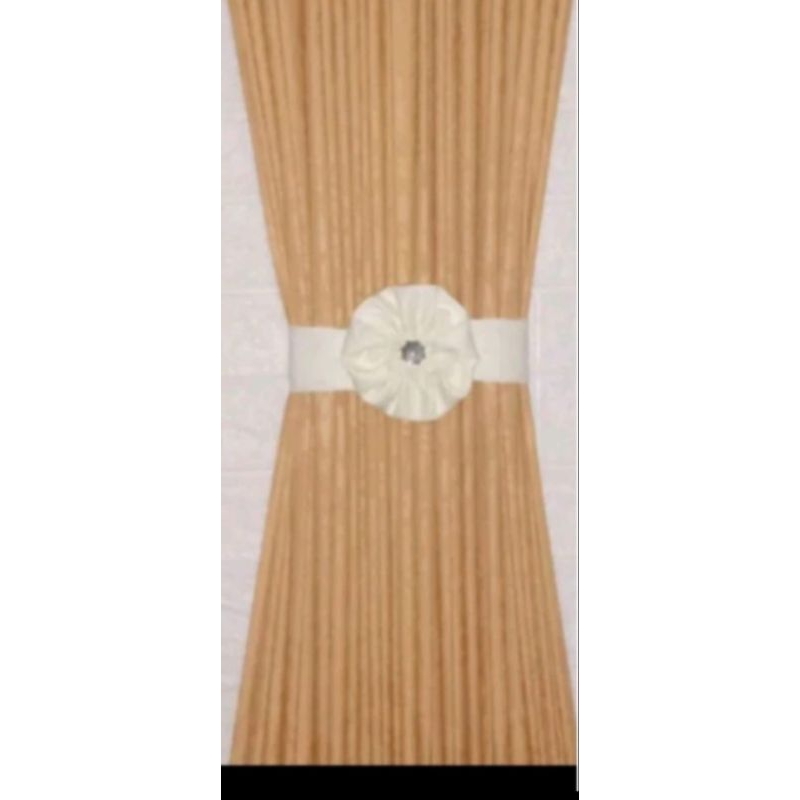 Gorden jendela kupu2 minimalis berbahan embos tebal.tidak nerawang.