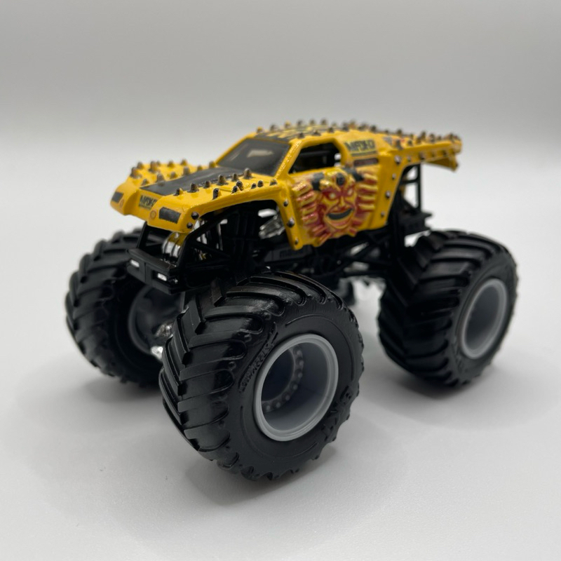 Hot Wheels Monster Jam Max-D Yellow Loose MaxD Skala 64 Truck Trucks Hotwheels