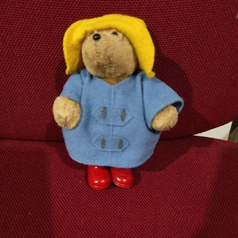 boneka Paddington artikulasi kecil kostum pakai sepatu boot ori