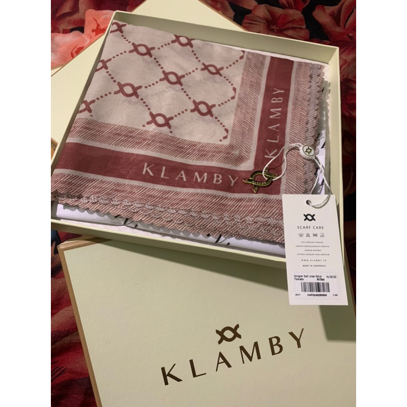 MONOGRAM WEARING KLAMBY NEW