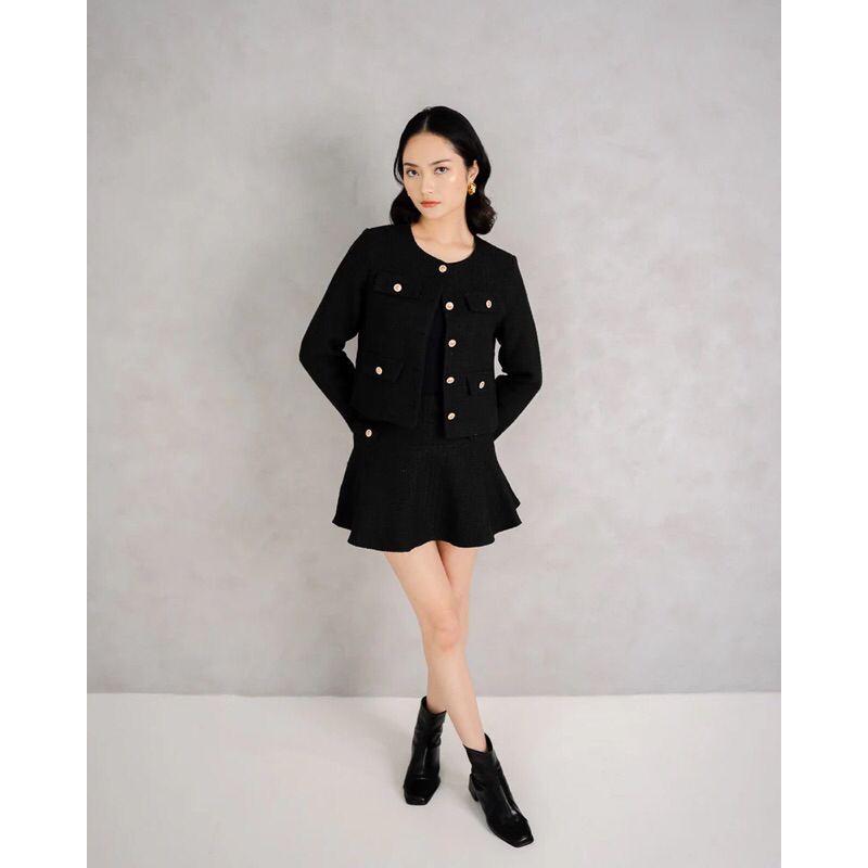 PRELOVED_Enzy Storia X This Is April Atasan Wanita Lengan Panjang Kekinian Es Elaine Tweed Top