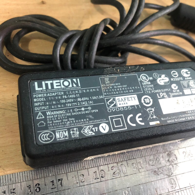 Power Adaptor 19V 2.1A Adapter Supply PSU Charger Laptop TV Monitor Display Audio Sound System Bekas