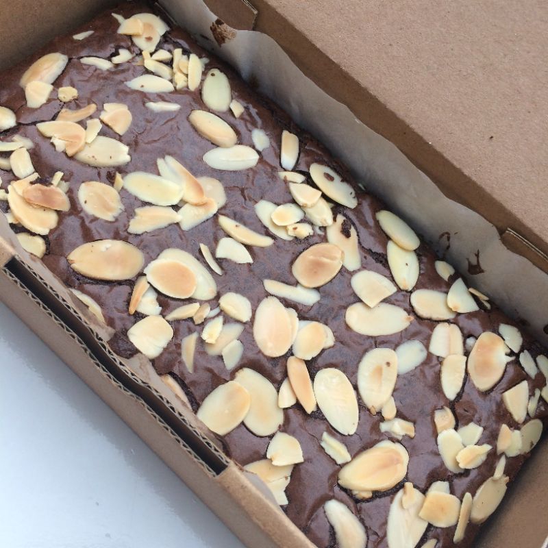 

Fudgy Brownis Shiny Crust uk 20x10 cm