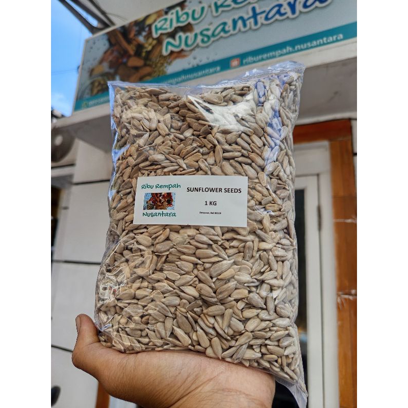 

1kg Raw Sunflower Seed / 1kg Biji Bunga Matahari Mentah / 1kg Kuaci Kupas Mentah
