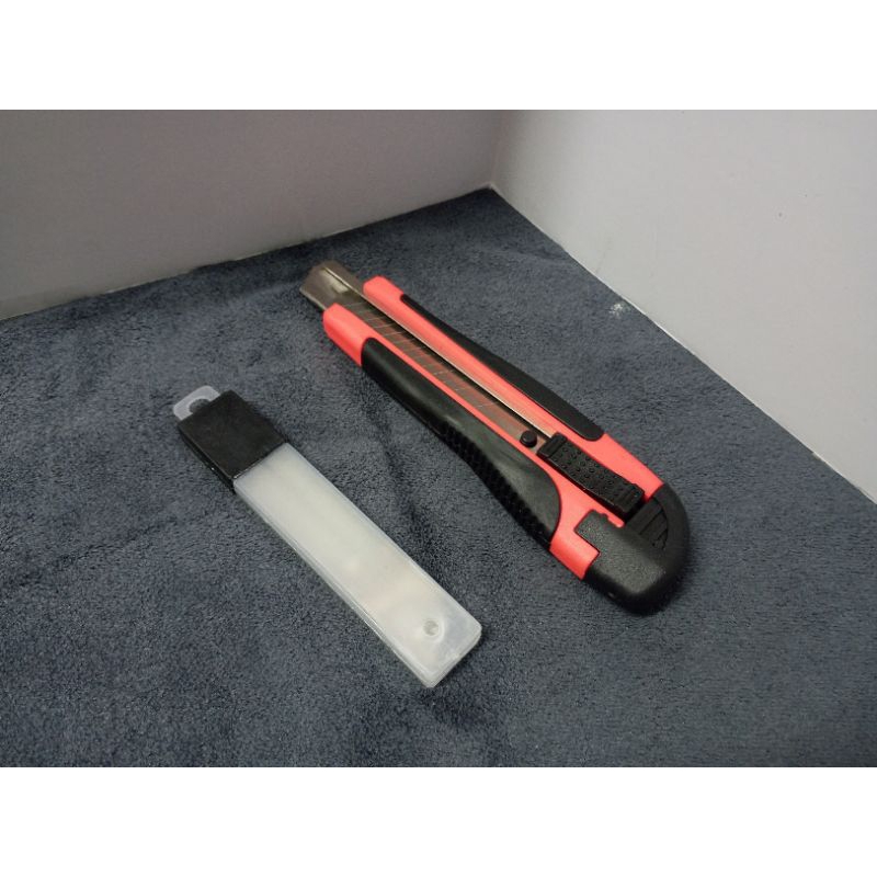 

LUO pisau cutter profesional