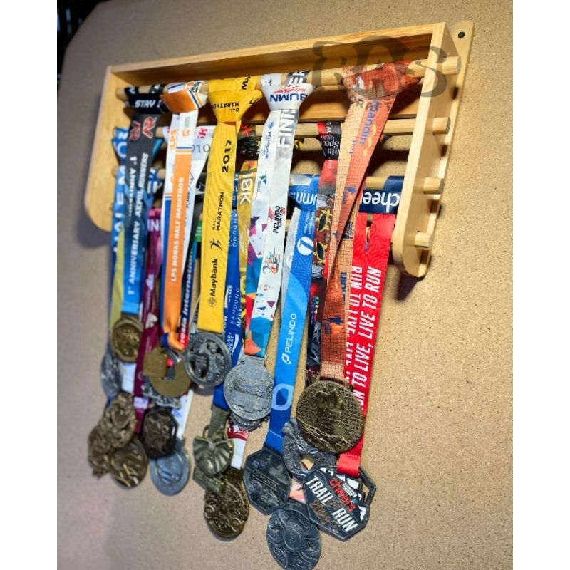 Rak Gantungan Medali & Piala Minimalis ( 4 slot )