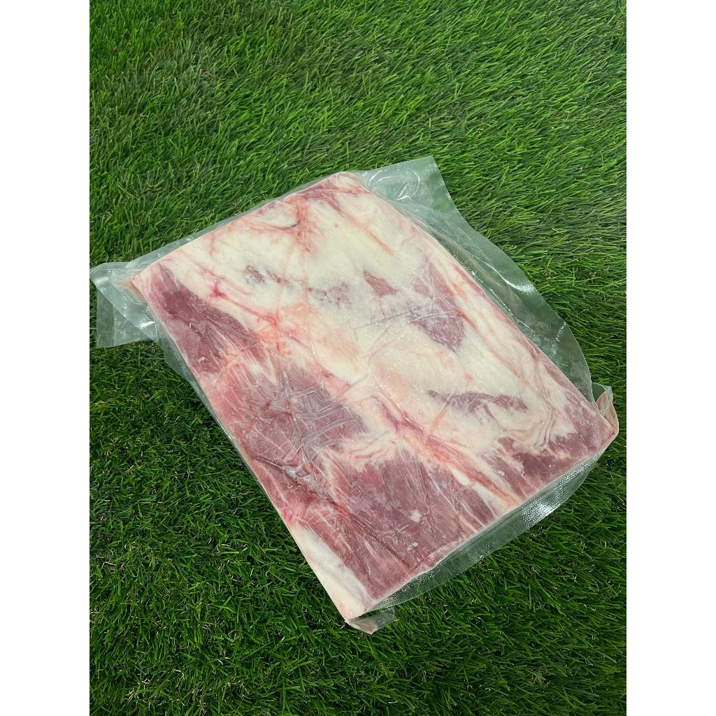 

BRISKET NE CUT 1 KG / DAGING BRISKET / SHORTPLATE / SMOKED BRISKET / SANDUNG LAMUR