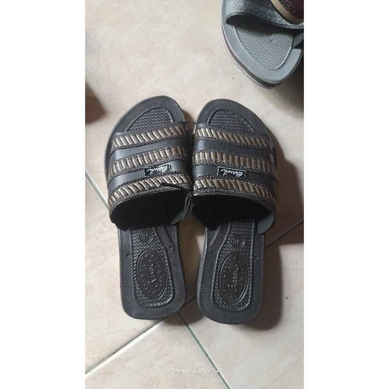SANDAL KARET BAN TIMBUL WANITA