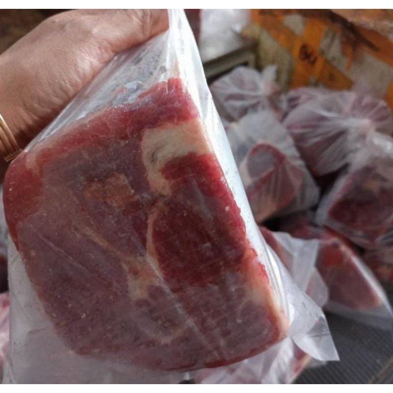 

DAGING SAPI SEMUR 1 KG BEKU