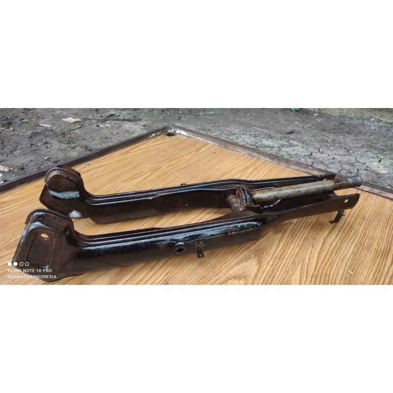 Shockbreaker Yamaha super delux original/depan/sekop Yamaha v80 original/sekop Yamaha v80 super delu