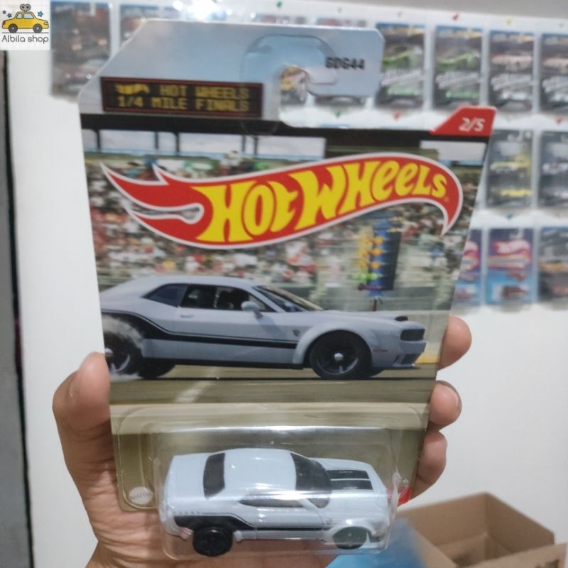 Hot Wheels 18 Dodge Challenger SRT Demon