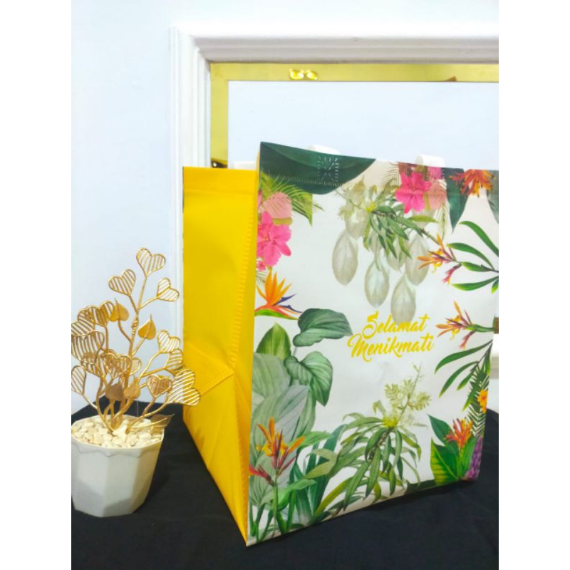 

TAS HAJATAN LAMINASI BOX 22 1 LUSIN 12 PCS