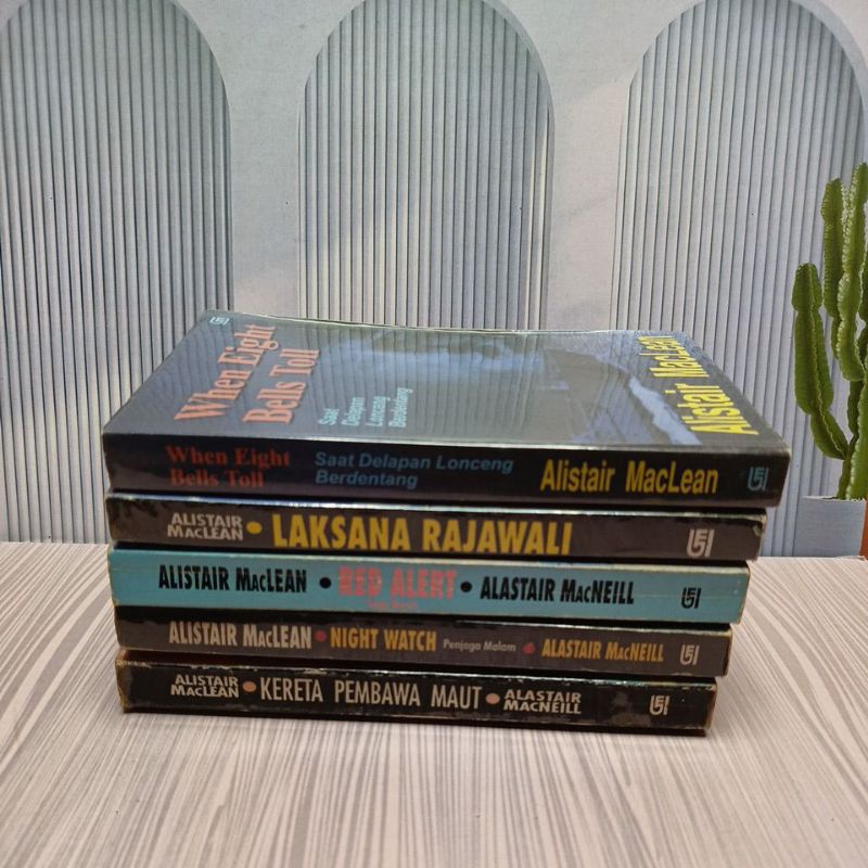 Novel Import Terjemahan Karya Alastair Macneill Original Preloved