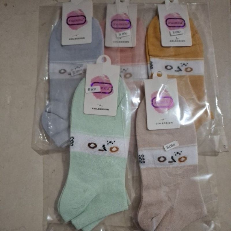 Kaos kaki wanita dewasa pendek