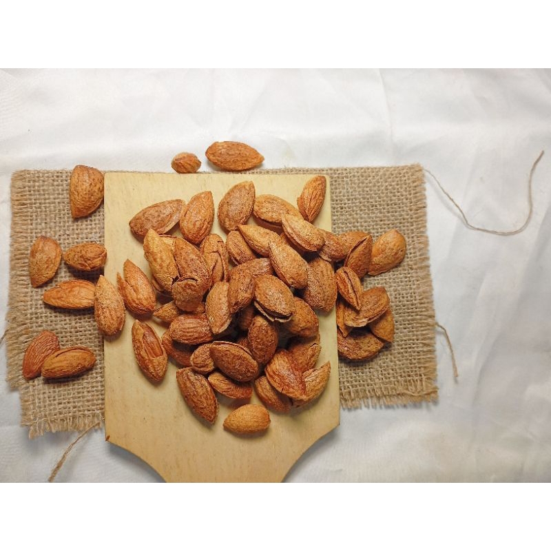 

Kacang almond 1kg / kacang / almond / kacang almond / oleh oleh umroh