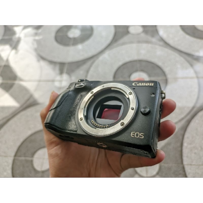 Canon eos M3 second ( body only )