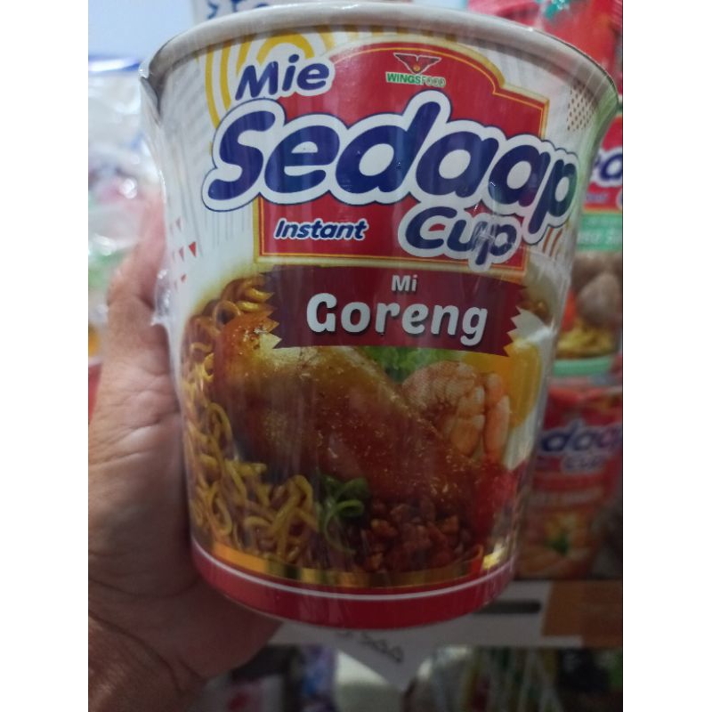 

mie sedap cup goreng , bakso, cabe riwit