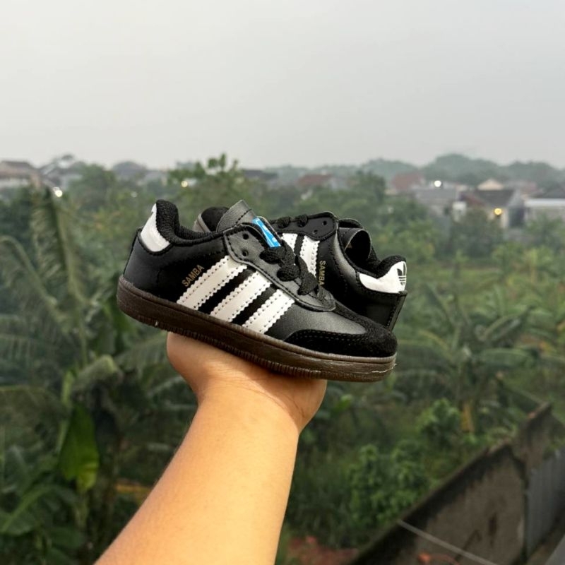 SEPATU ANAK KIDS LAKI LAKI PEREMPUAN TERBARU SEPATU SEKOLAH HITAM SEPATU ANAK SNEAKERS IMPORT