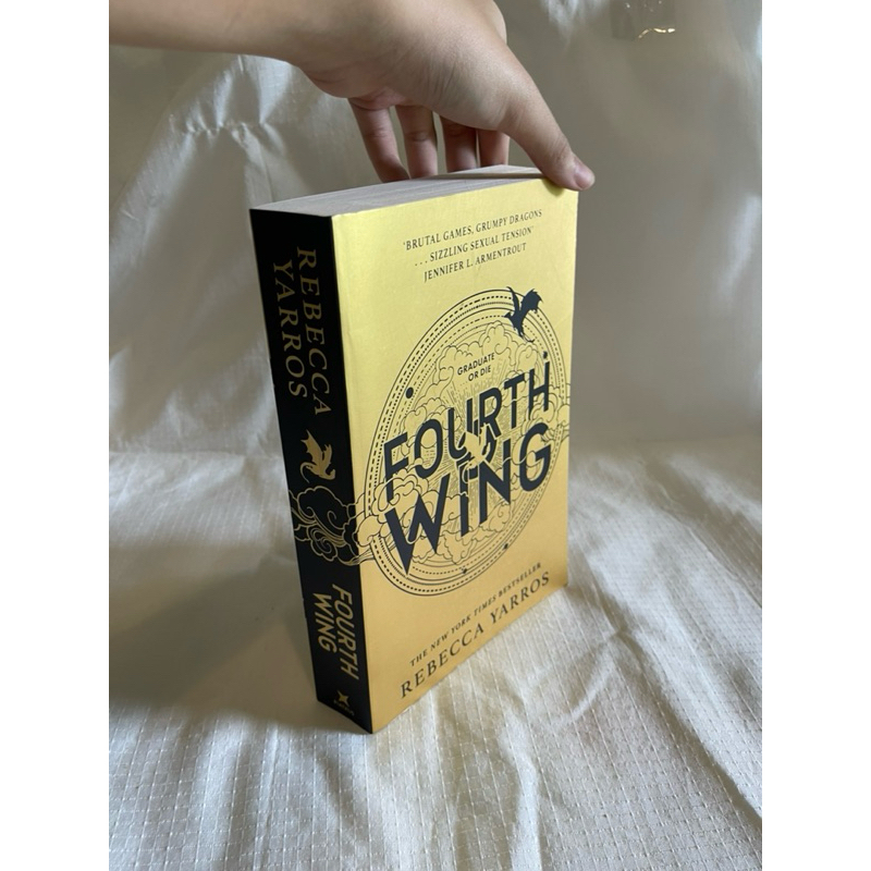 Fourth Wing -rebecca yarros (large paperback, original 100%) preloved