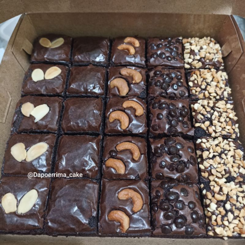 

BROWNIES SEKAT by DapoerRima/25 POTONG/5 Topping